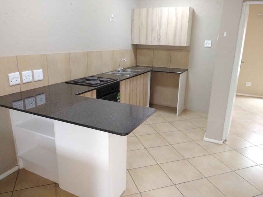 To Let  Bedroom Property for Rent in Van Der Hoff Park North West